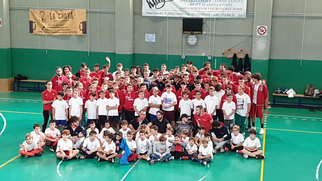 Squadra Rosta Basket in palestra — storia del club dal 1998 a Ferriera